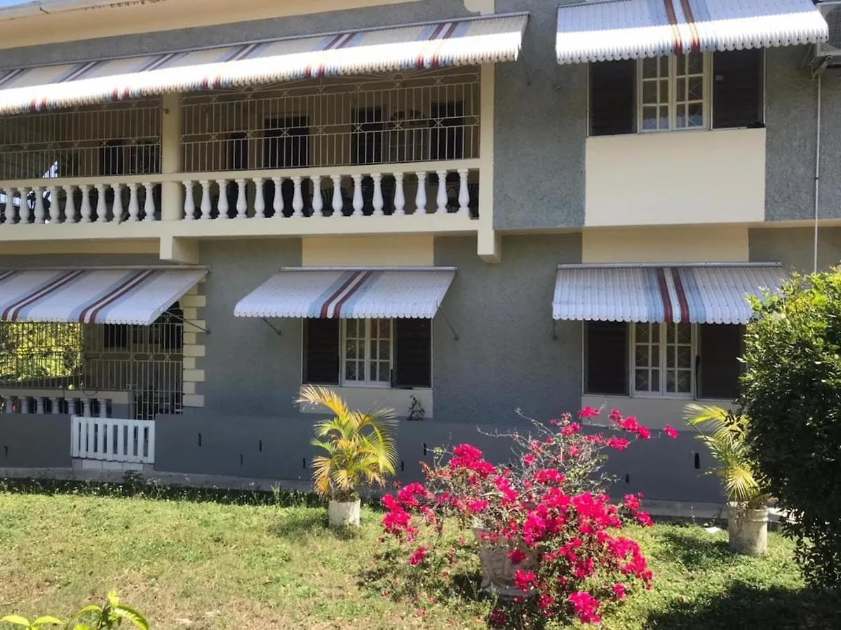 Your Home In Paradise- Private Garden Camp & Beach Nearby-Runaway Bay