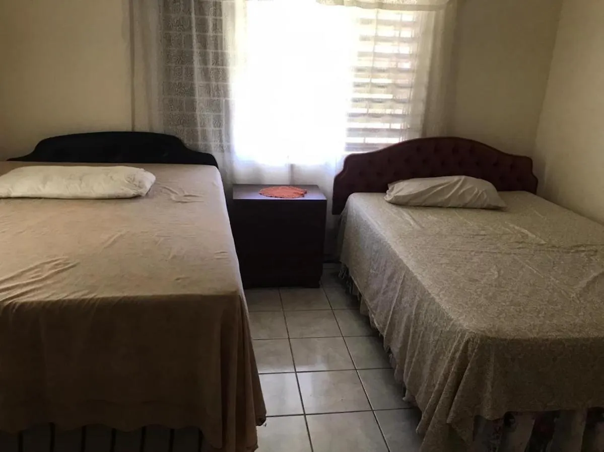 Your Home In Paradise- Private Garden Camp & Beach Nearby-Runaway Bay Semesterbostad