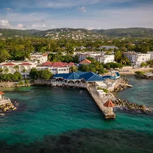 Lush Tropical Located In A 4-star Runaway Bay