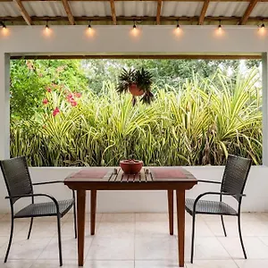 Garden Apartment-beach-5min Drive, 1 Hr Montego Bay, 25 Mins Ocho Rios, Welcome Breakfast Basket Runaway Bay