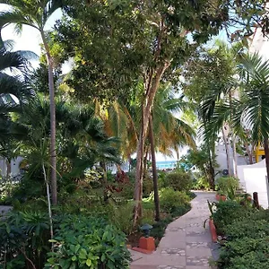 Cozy Escape Runaway Bay